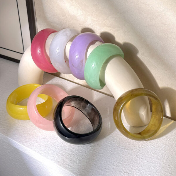 oly-91a9962aeb7f6363373aa508074fd850 Wholesale Simple Resin Color Irregular S-shaped Wide Bracelet