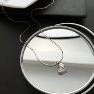 01-K24 Titanium Steel Heart Necklace / Silver