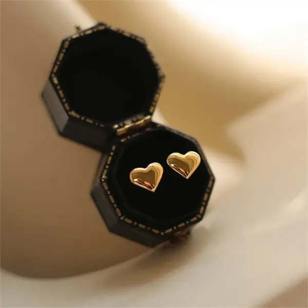 PVD Coated 14K Gold Real Gold Plated Heart Shape Stainless Steel Simple Style Waterproof Non Tarnish Ear Studs