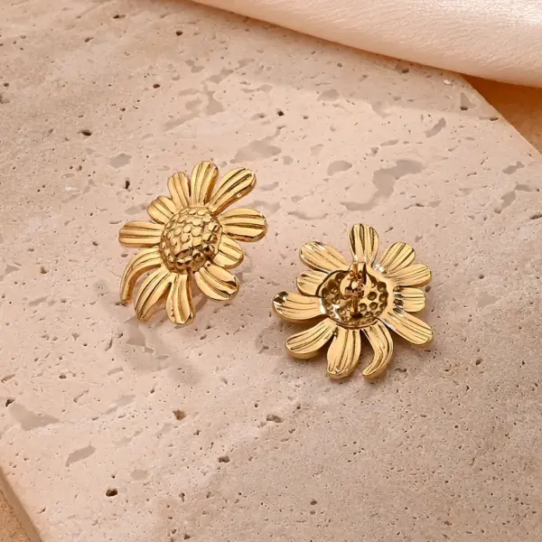 Wholesale 1 Pair/Package Casual Modern Style Sunflower Flower Polishing Plating 201 Stainless Steel 18K Gold Plated Earrings