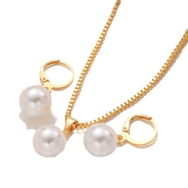 Wholesale Cross-border European and American New Pendant Jewelry Necklace Temperament Design Sense Light Luxury Earrings Necklace Imitation Pearl Jewelry suit