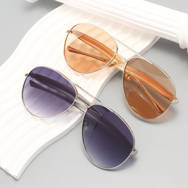 Wholesale One-piece sunglasses European and American large frame one-piece driving sunglasses men's sunscreen sunglasses women's high-grade metal vintage glasses