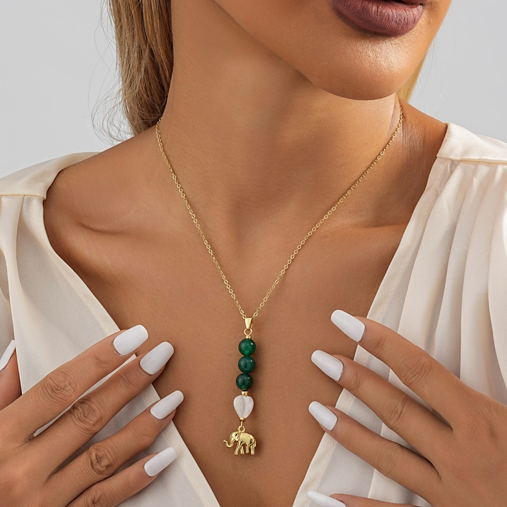 Wholesale Natural stone patchwork heart-shaped seashell necklace