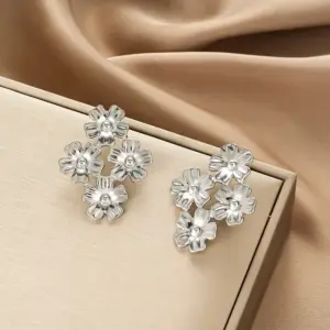 E1388-B (a Pair of Silver Ear Studs)