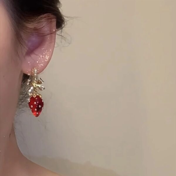 Wholesale Strawberry Candy French Retro Girly Style Imitation Pearl Cute Strawberry Earrings Women's Bow Red Berry Earrings