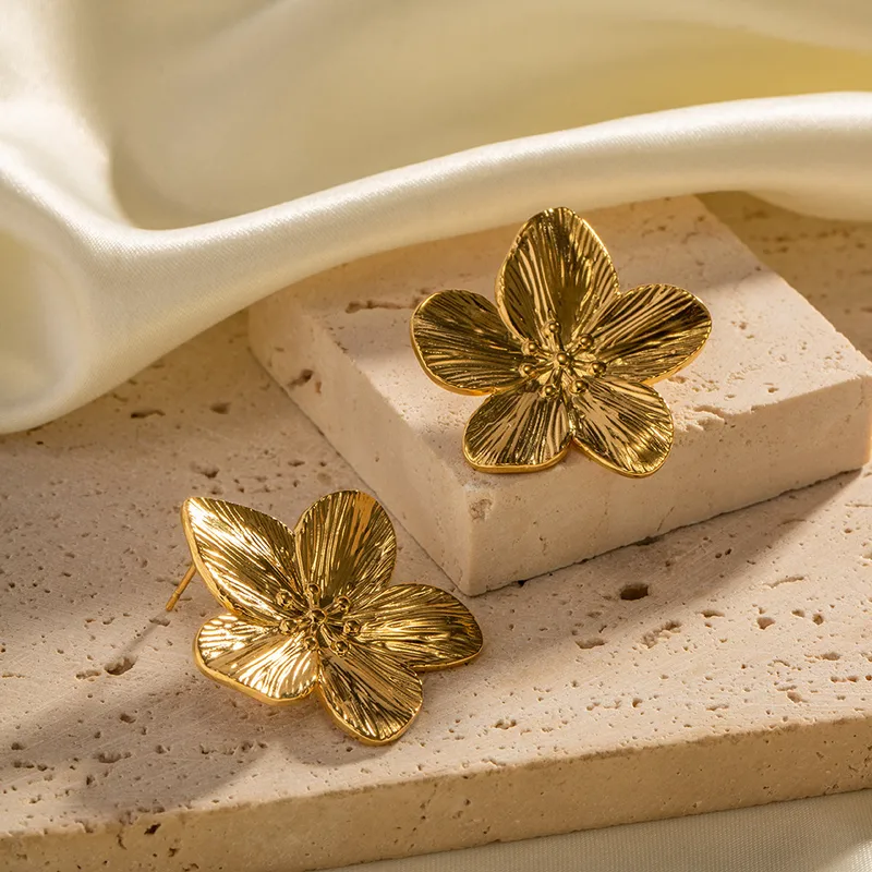 Wholesale 1 Pair Simple Style Classic Style Flower Petal 304 Stainless Steel 18K Gold Plated Ear Studs