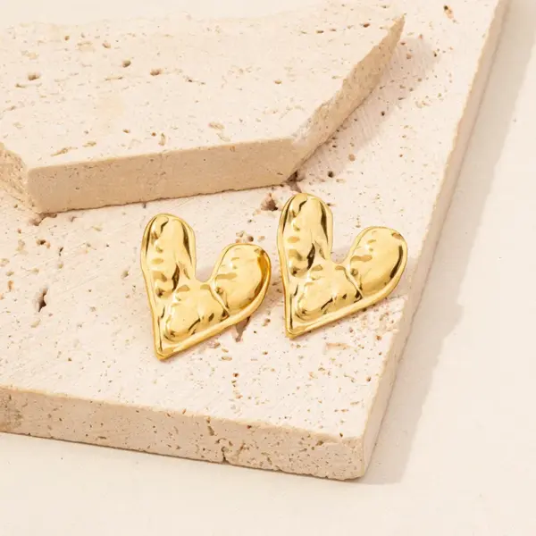 Wholesale Ion Plating (IP) Real Gold Plated 18K Gold Heart Shape 304 Stainless Steel Simple Style Classic Style Waterproof Non Tarnish Ear Studs
