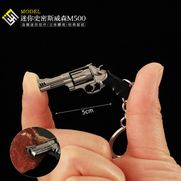 Wholesale Monkey chicken pendant peripheral mini Smith Swift left wheel M500 alloy toy model keychain 5cm