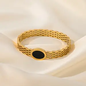 Fashion Hollow round Cake Buckle Bracelet / Gold