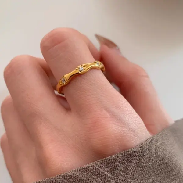 Wholesale 304 Stainless Steel Round Ion Plating (IP) Zircon 18K Real Gold Plated Elegant Simple Style Waterproof Non Tarnish Plating Inlay Gold Rings