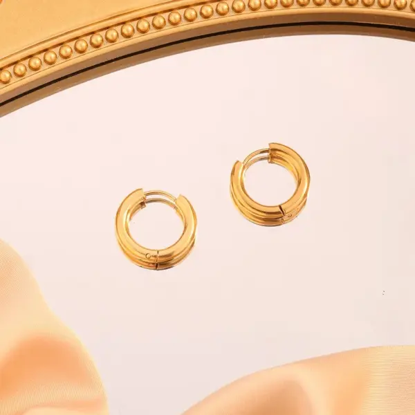 Wholesale 201 Stainless Steel 304 Stainless Steel Geometric Round Ion Plating (IP) Stone-Free 18K Gold Plated Classic Style Waterproof Non Tarnish Chain Twisted Rope Chain Multicolor-Golden Yellow Jewelry Set