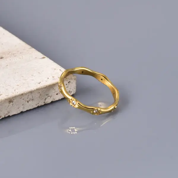 Wholesale 304 Stainless Steel Round Ion Plating (IP) Zircon 18K Real Gold Plated Elegant Simple Style Waterproof Non Tarnish Plating Inlay Gold Rings