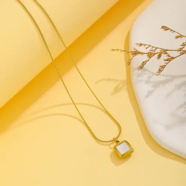 PVD Coated Real Gold Plated 18K Gold Heart Shape Butterfly Titanium Steel Elegant Waterproof Non Tarnish Titanium Steel Pendant Necklace