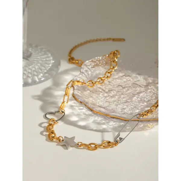 Wholesale 304 Stainless Steel Star Heart Shape PVD Coated 18K Real Gold Plated Simple Style Classic Style Necklace