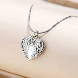 Wholesale PVD Coated Real Gold Plated Heart Shape 304 Stainless Steel Basic Retro Classic Style Waterproof Non Tarnish 304 Stainless Steel Pendant Necklace