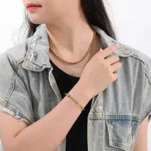 Wholesale Ion Plating (IP) 18K Gold Plated Geometric 304 Stainless Steel Simple Style Waterproof Non Tarnish Bracelets Necklace