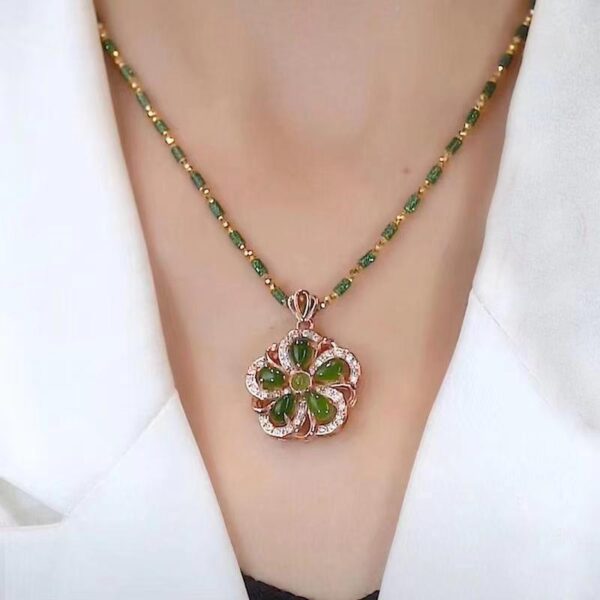 Wholesale Elegant disc bamboo jade pendant necklace women's imitation Jade Diamond five-petal flower gift for girlfriend Mother's Day