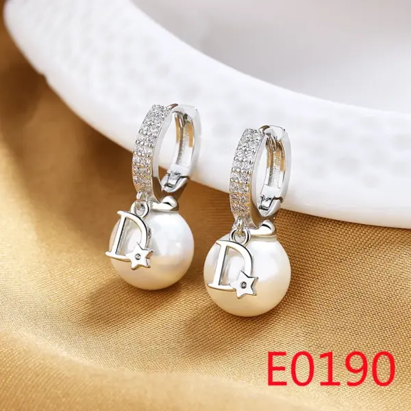 Wholesale 1 Pair Elegant Streetwear U Shape Round Inlay Copper Artificial Pearls Zircon Drop Earrings
