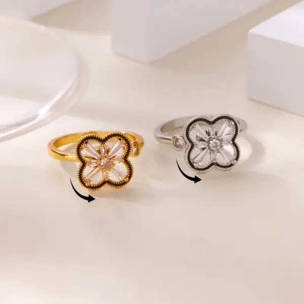 Wholesale Luxurious Vintage Large Imitation Pearl Women's Ring 18K Gold Plated Four-Leaf Clover Rotating Heart Blue Zircon Jewelry Ring