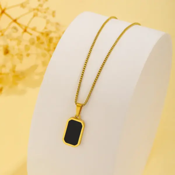 Wholesale PVD Coated Real Gold Plated 18K Gold Geometric Titanium Steel Elegant Waterproof Non Tarnish 304 Stainless Steel Pendant Necklace