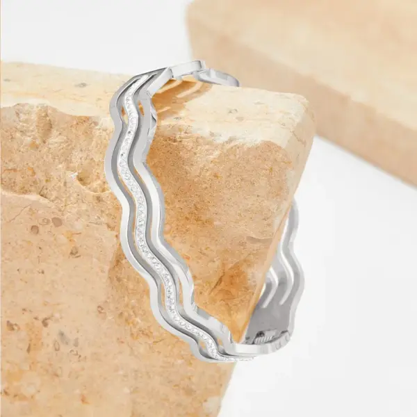 Wholesale Vacuum Plating Real Gold Plated 18K Geometric 304 Stainless Steel Glam Luxurious Classic Style Waterproof Non Tarnish Bangle