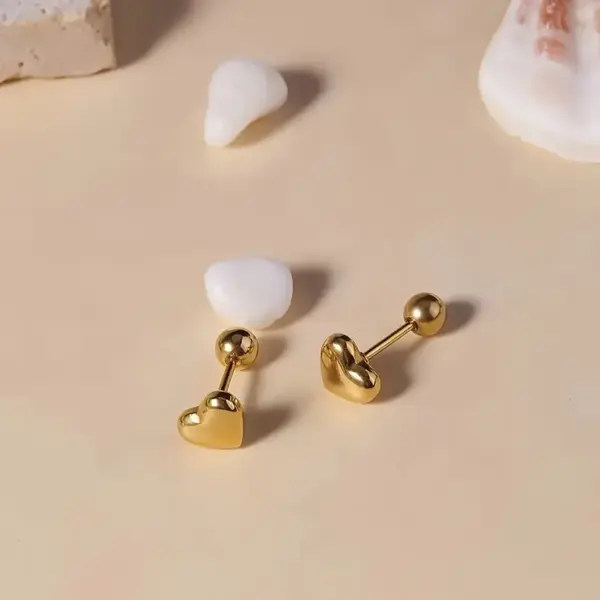 Wholesale 304 Stainless Steel Heart Shape Electroplated Stone-Free 18K Gold Plated Simple Style Commute Ear Studs