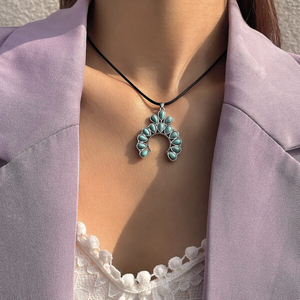 Wholesale Bohemian Style Vintage Turquoise Flower Necklace