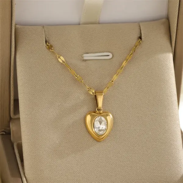 Wholesale Ion Plating (IP) 18K Gold Plated 18K Gold Sun Heart Shape Bow Knot 201 Stainless Steel 304 Stainless Steel Simple Style Classic Style 201 Stainless Steel Pendant Necklace