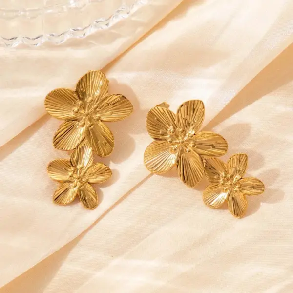 Wholesale Vintage Style Flower Flowers 304 Stainless Steel Ear Studs