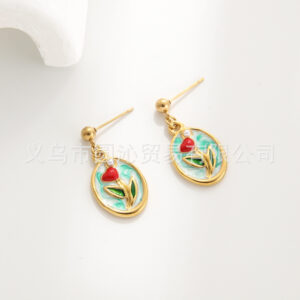 S0347 rose earrings on green background