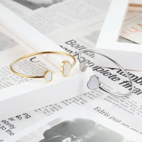 Vacuum Plating Real Gold Plated Heart Shape 304 Stainless Steel Simple Style Waterproof Non Tarnish Inlay Bangle