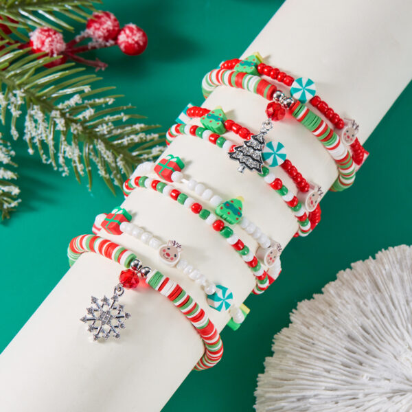 Wholesale Christmas cross-border European and American jewelry fashion Joker Christmas rice beads soft pottery Christmas tree snowflake bracelet in stock