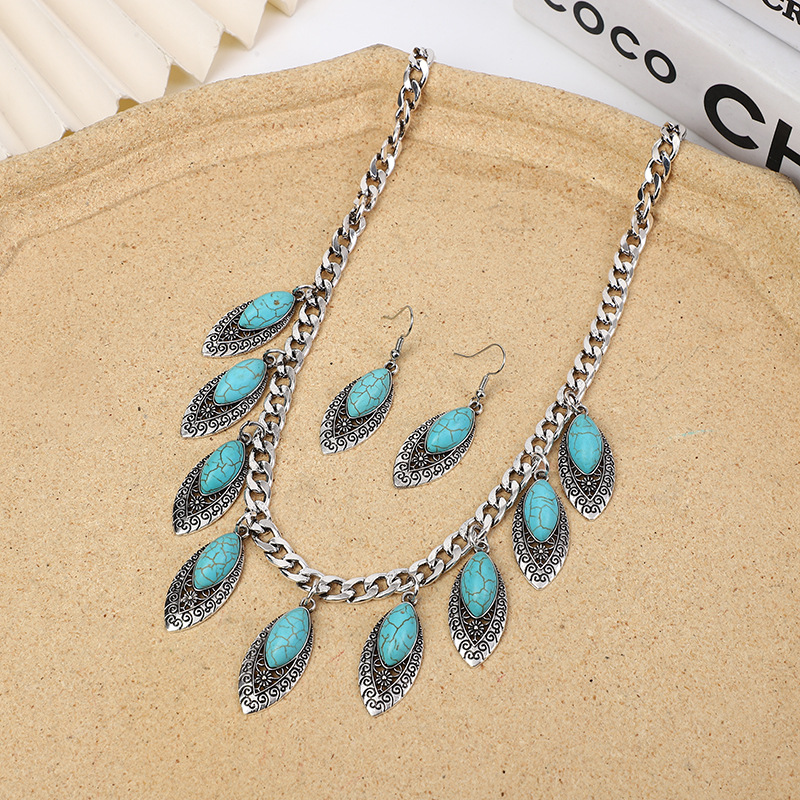 Wholesale Simple and Fashionable Ethnic Style ess Necklace High-End Versatile Green Clavicle Chain Earrings Jewelry Set