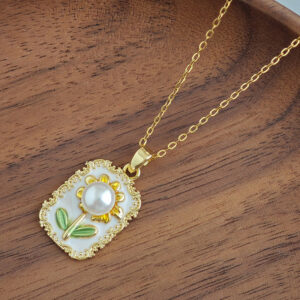Sunflower necklace-white