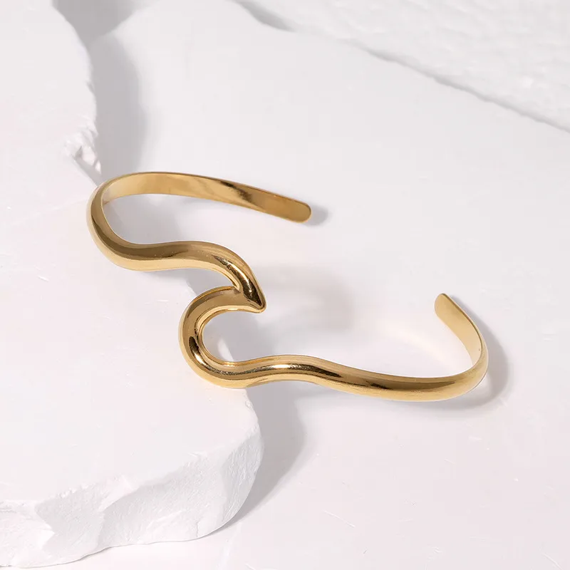 Wholesale PVD Coated Real Gold Plated 18K Gold Geometric 304 Stainless Steel Simple Style Classic Style Waterproof Non Tarnish Bangle