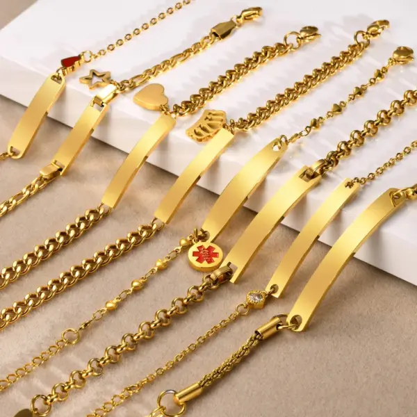 Wholesale PVD Coated Real Gold Plated Star Heart Shape Crown 304 Stainless Steel Simple Style Waterproof Non Tarnish 304 Stainless Steel Bracelets