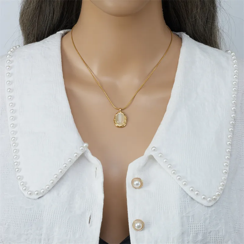Wholesale 304 Stainless Steel Oval PVD Coated Cat's Eye Stone 18K Real Gold Plated Retro Waterproof Non Tarnish Inlay Pendant Necklace