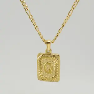 Golden Q [with Chain]]