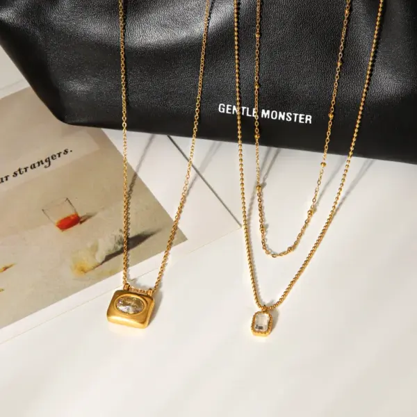 Wholesale 304 Stainless Steel Inlaid Zircon Heart Square Pendant Clavicle Chain 18K Gold Plated Handmade Chain Vacuum Electroplating (Furnace) Women's Chain