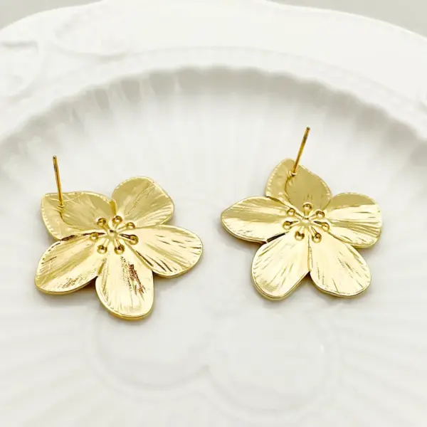 Stainless Steel Flower PVD Coated Stone-Free Real Gold Plated Gold Plated Casual Cute Sweet Waterproof Non Tarnish lishing Plating Gold Ear Studs