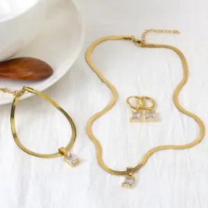 22C07138-White Diamond Suit (Necklace Bracelet Earrings)