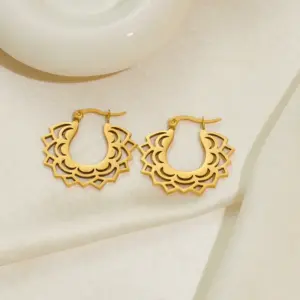 Hollow Flower Texture Earrings