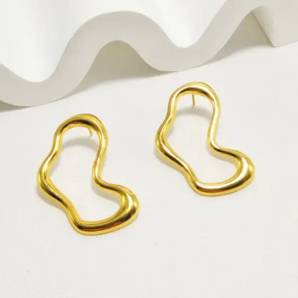 Wholesale 304 Stainless Steel Heart Shape Electroplating Golden Plated Simple Style Waterproof Non Tarnish Hollow Out Gold Silver Ear Studs