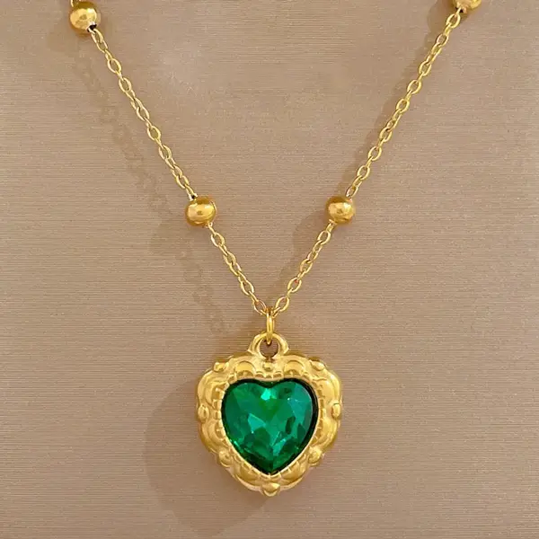 304 Stainless Steel Electroplated Artificial Gemstones Heart Shape Retro Pendant Necklace For Women'S