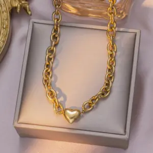 Yxp306 Thick Straps Heart Necklace / Gold