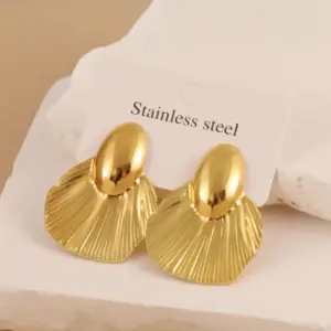 Gold / Average Size / Style 132