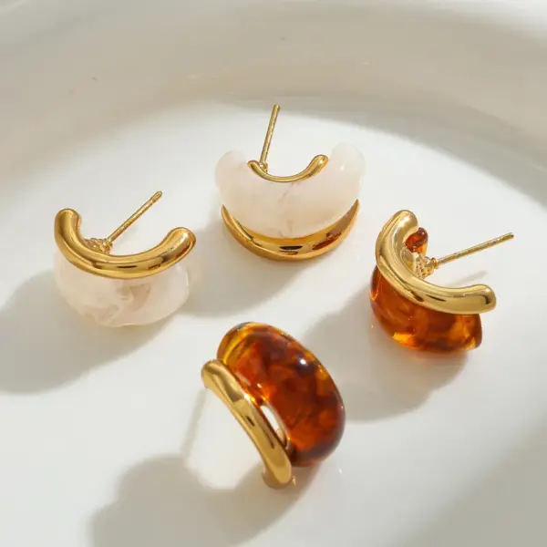 Wholesale Vacuum Electroplating (In Furnace) Plated 18K Real Gold C-shaped Geometric Pattern 304 Stainless Steel Casual Elegant Minimalist Style Electroplated Inlaid Stud Earrings