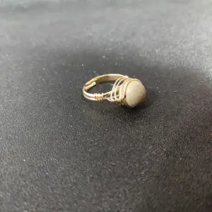 Drawing Stone / Adjustable Opening