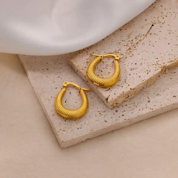 Wholesale 304 Stainless Steel Alloy Geometric Flower PVD Coated Zircon 18K Gold Plated 18K Gold Elegant Classical Romantic Plating Ear Studs