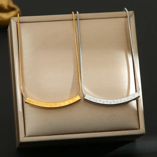 Wholesale Trendy Titanium Steel Necklace For Women Fashionable Electroplated 18K Gold Non-fading Luxury U-Shape And Geometric Patterns